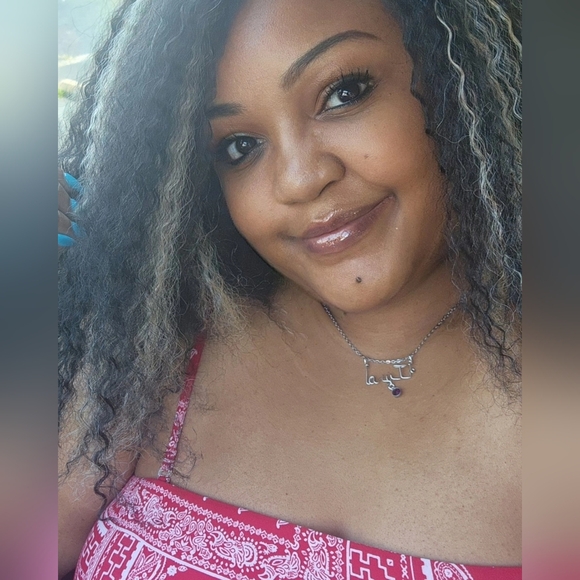 Meet your Posher, Tyra - Picture 2 of 3